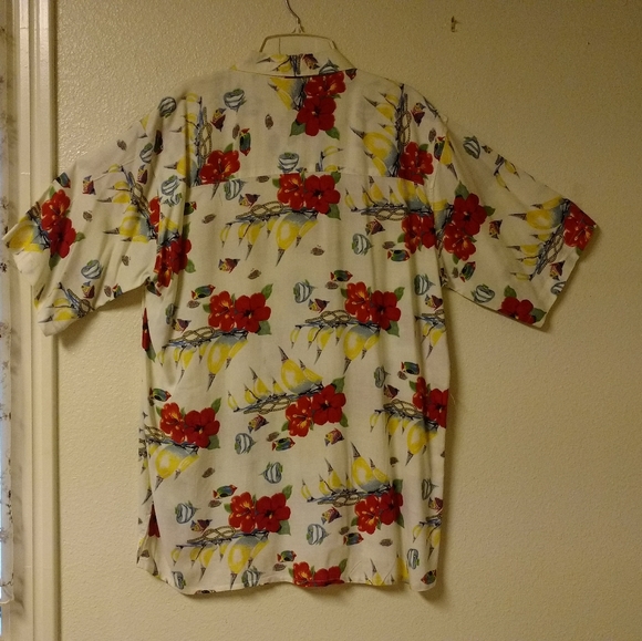 Shirt - Picture 2 of 7